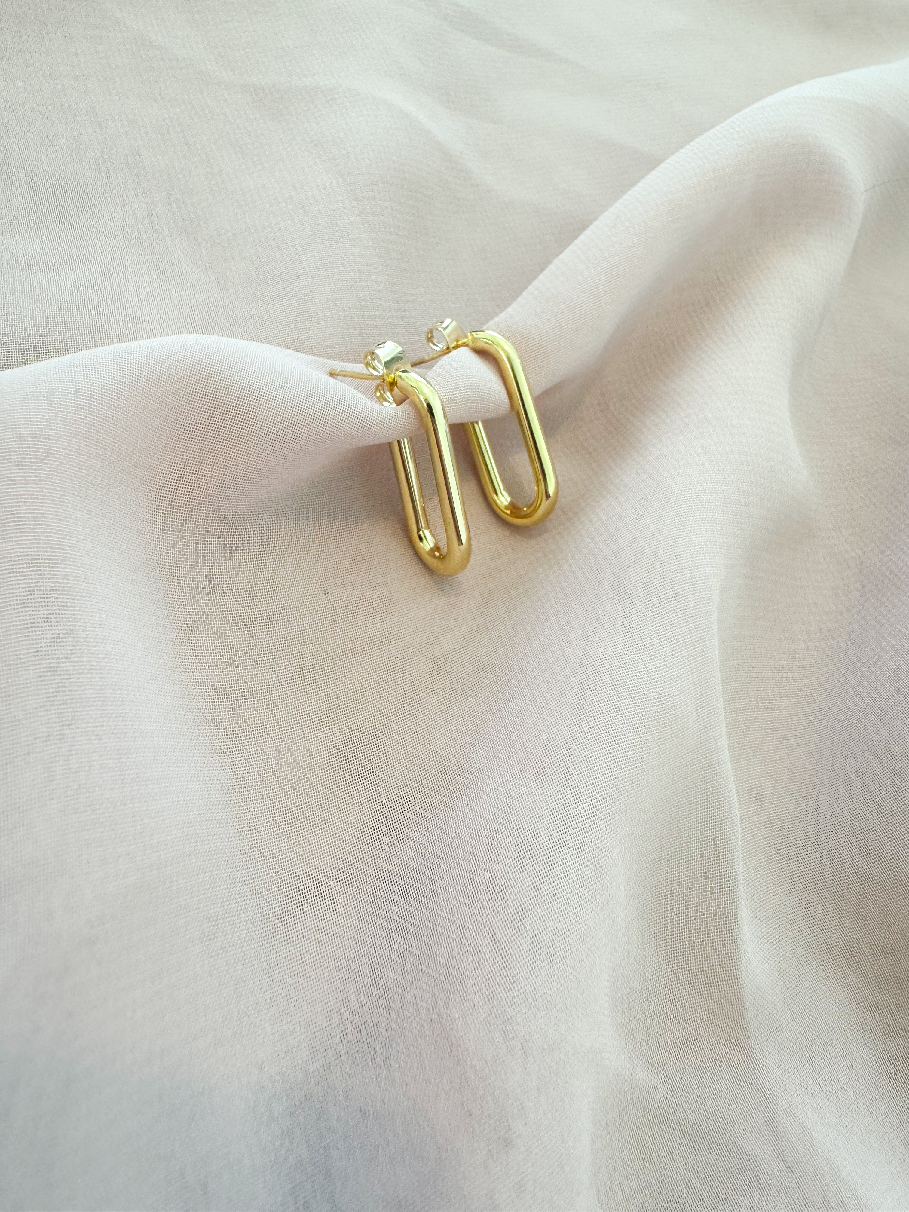 Julia Hoops